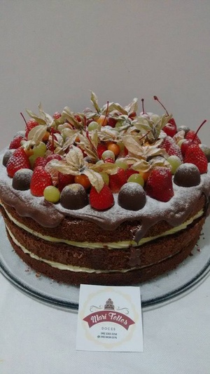 Bolo Naked Cake com frutas