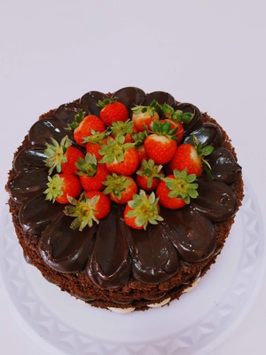Bolo Chocolate com Morangos
