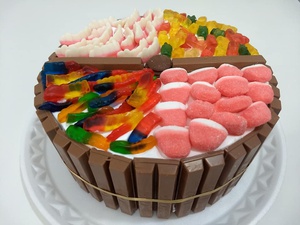 Bolo Balas Fini com Kit Kat