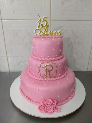 Bolo Rosa 15 anos